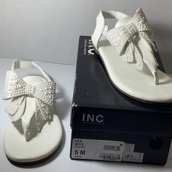 Lila White - Picture 4 of 6